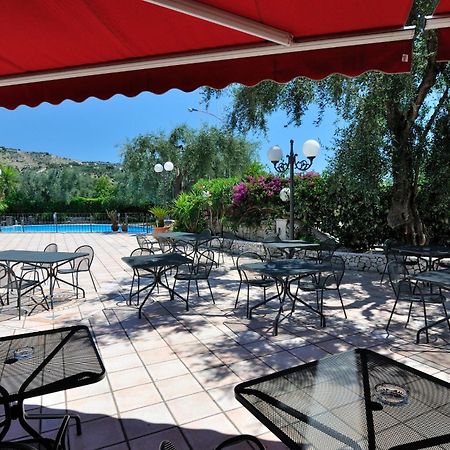 Hotel Apeneste マッティナータ エクステリア 写真