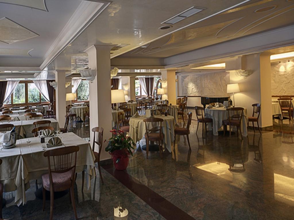 Hotel Apeneste マッティナータ エクステリア 写真